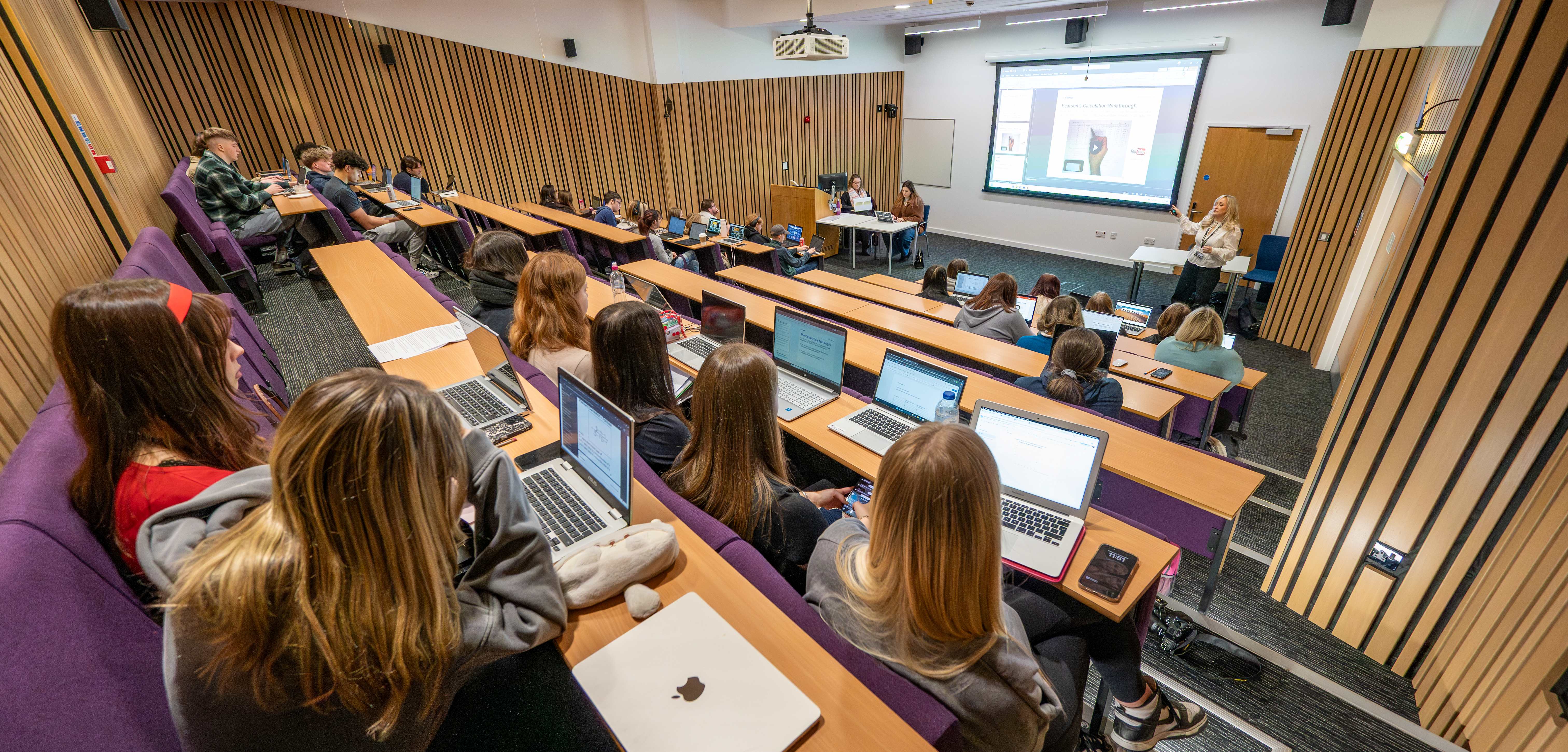 large view of a full lecture theatre large view of a full lecture theatre